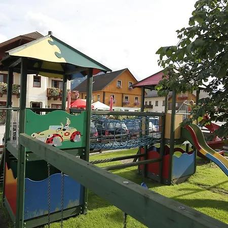 Dorf Cafe Haus im Ennstal